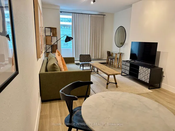 161 Laurier Ave W, Ottawa, ON