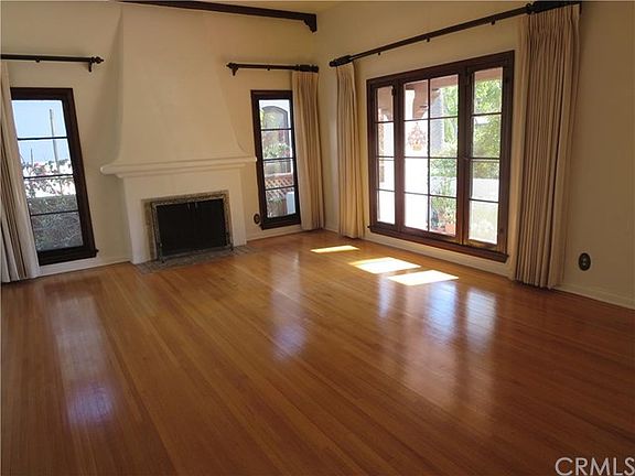 3rd image of 2342 Selby Ave