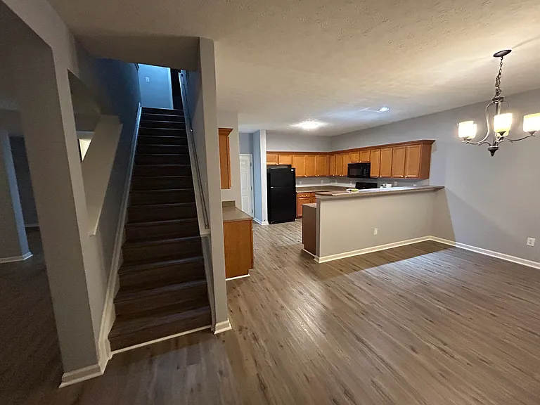 5221 Bombay Dr — Photo 4