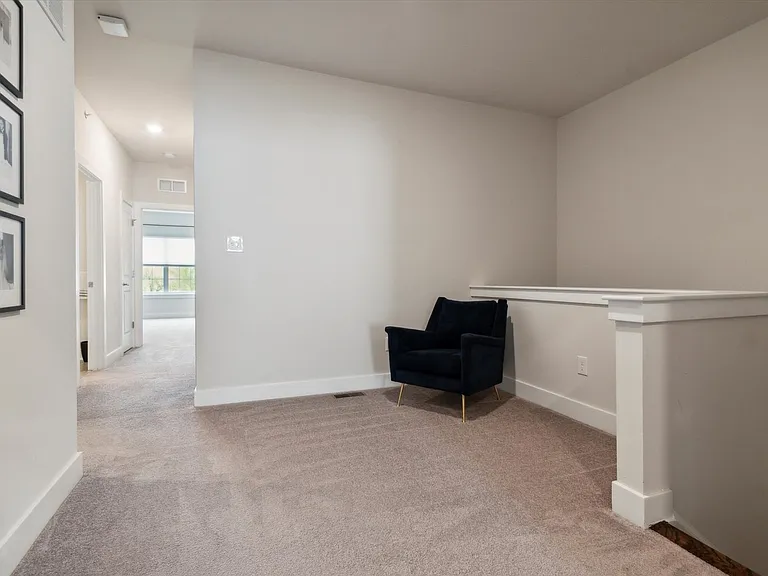 155 Livingston Ln — Photo 18