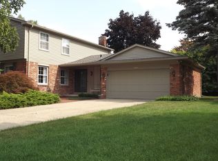 41547 Ladywood Ct, Northville, MI 48168
