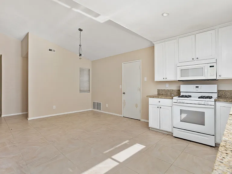 5271 Leon St — Photo 5