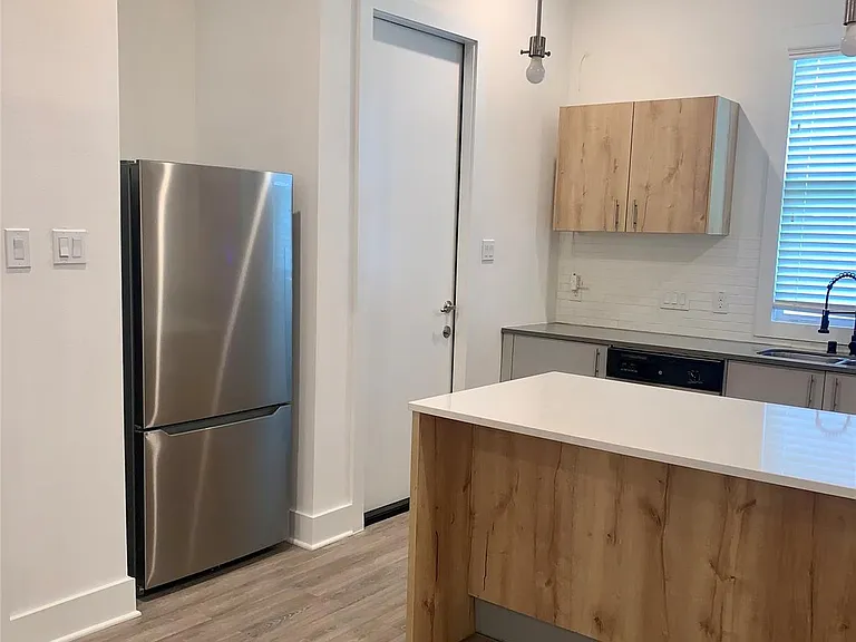 10209 Las Nubes Ave — Photo 6