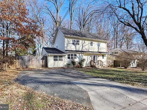 3rd image of 1702 Gruenther Ave
