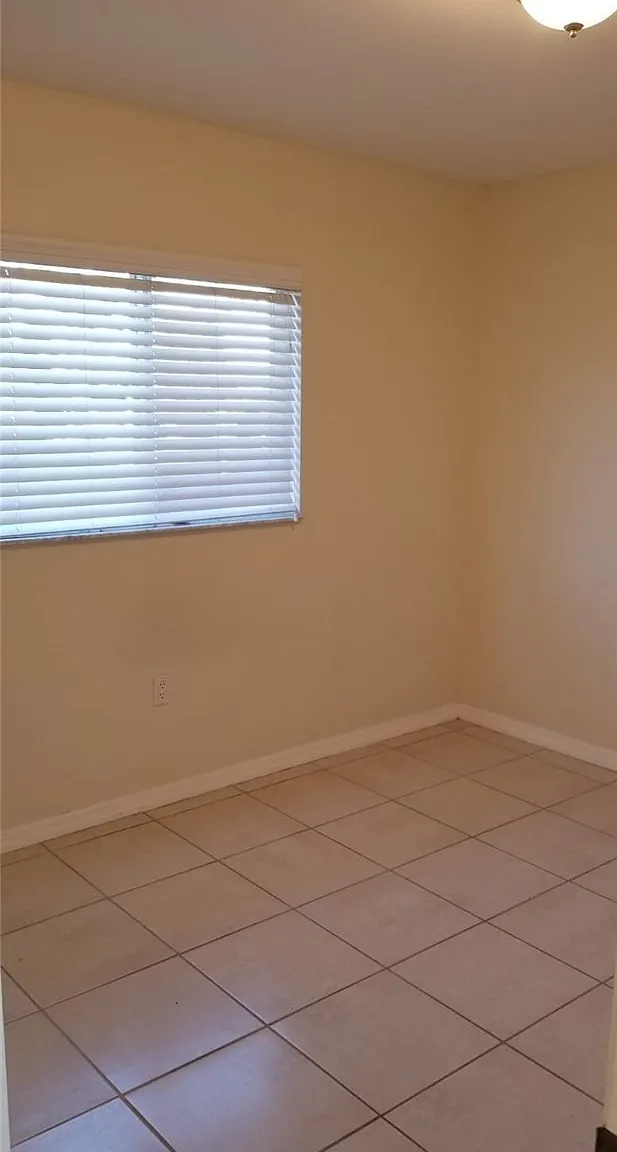 3 bed, 2.0 bath, 1048 sqft, $1,550 — Photo 4