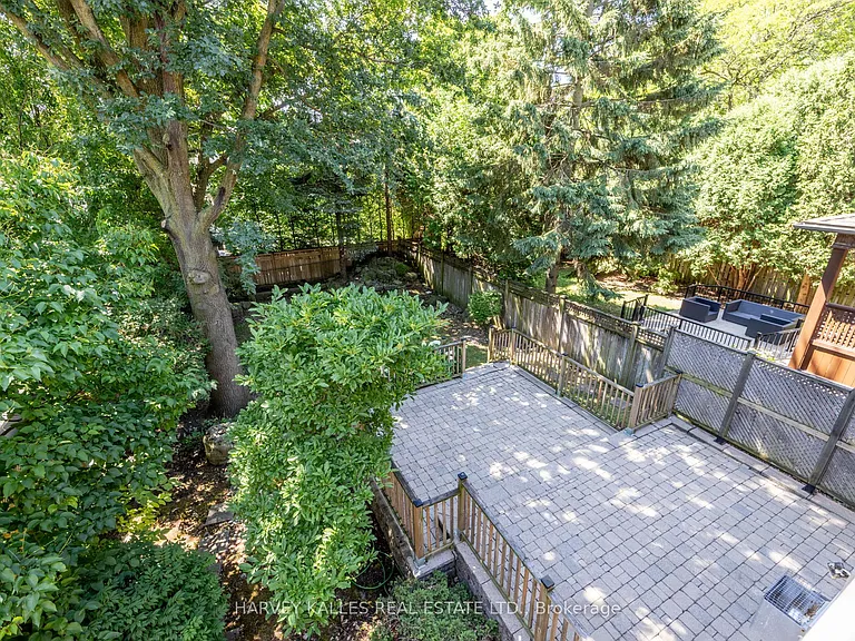 495 Deloraine Ave — Photo 31