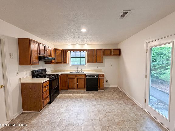 2nd image of 6020 Morning Glory Pl