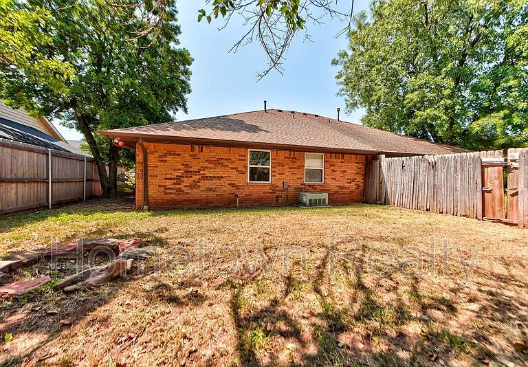 1713 Hillcrest Dr — Photo 30