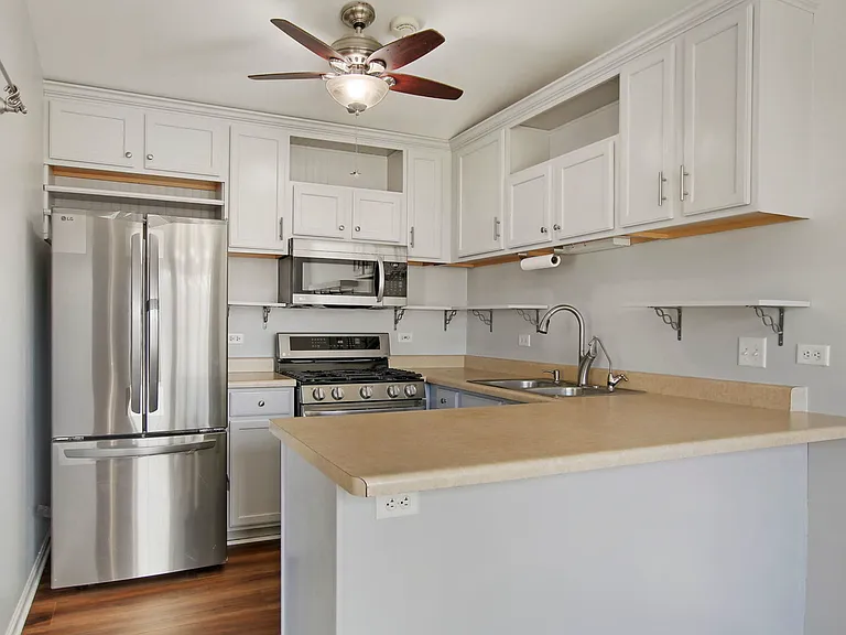 1037 N Village Dr #4 — Photo 11