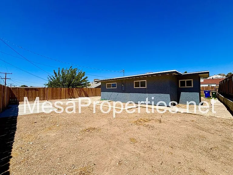 820 Caliente Dr — Photo 21