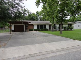 208 Crockett St, Port Lavaca, TX 77979