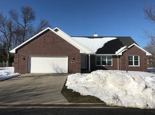 417 Landsborough Ct, De Pere, WI 54115