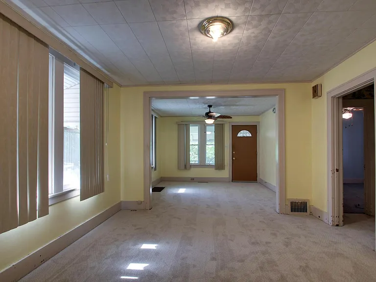 2431 Elm St — Photo 8