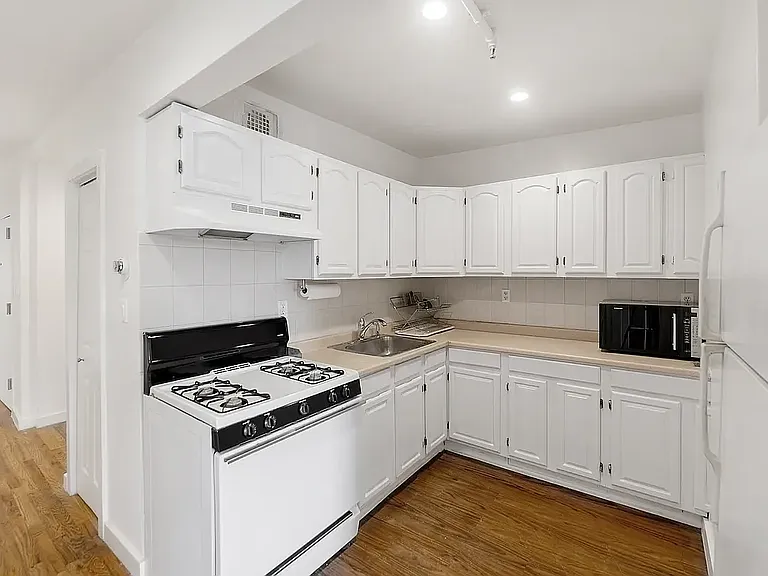 81 Avenue A #3 — Photo 16