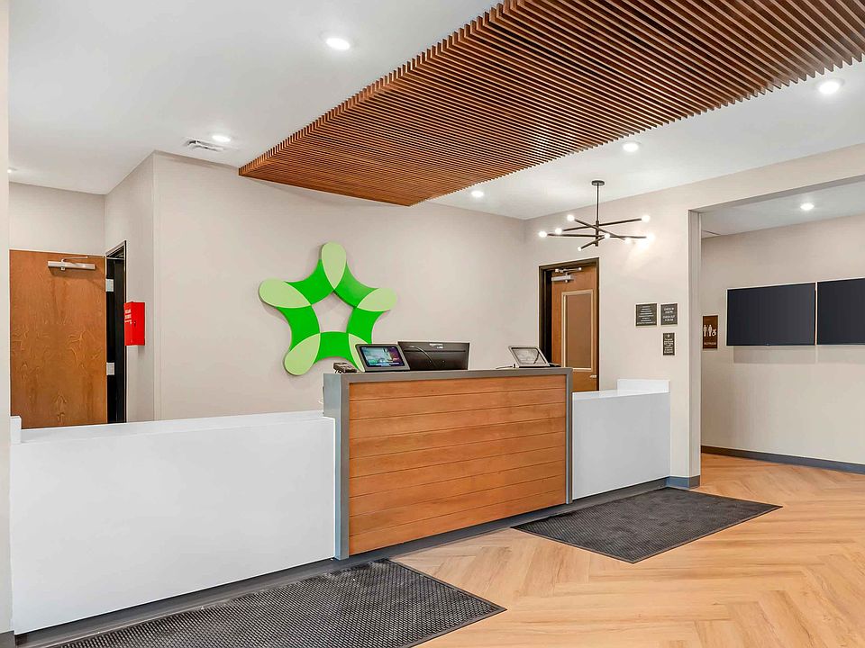 Lobby and Guest Check-in