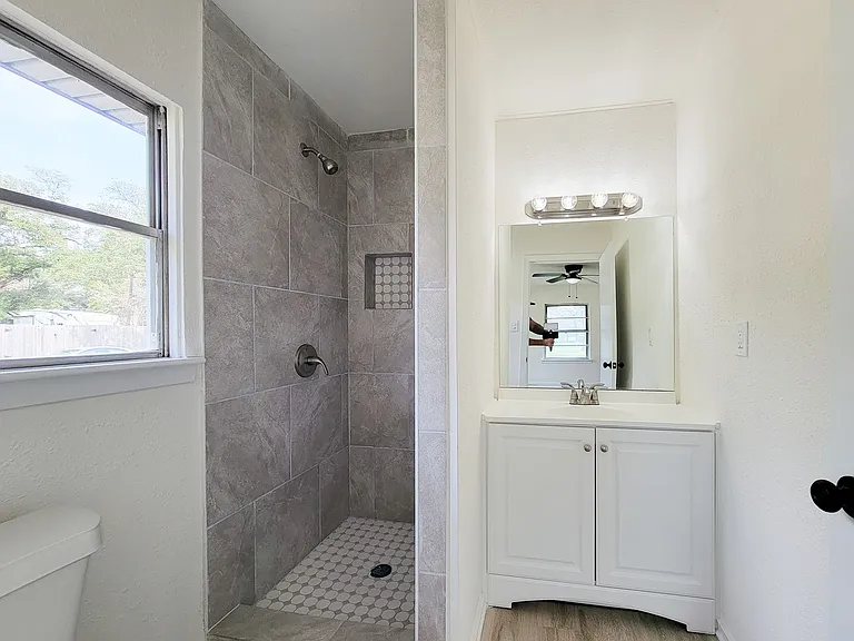 301 Cypress St — Photo 29