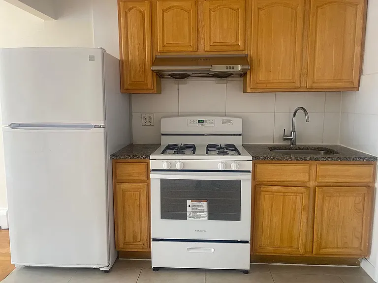 108 Kenilworth Pl #2D — Photo 2