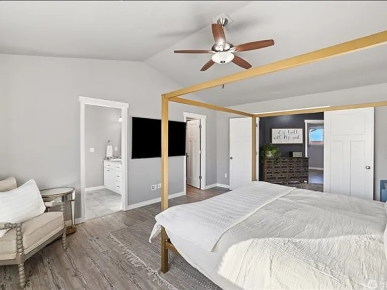 10713 Palisades St SE — Photo 10