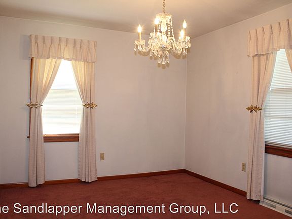 3rd image of 2754 Louise Dr