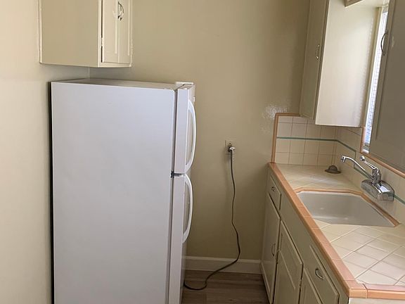 5th image of 112 La Verne Ave #2