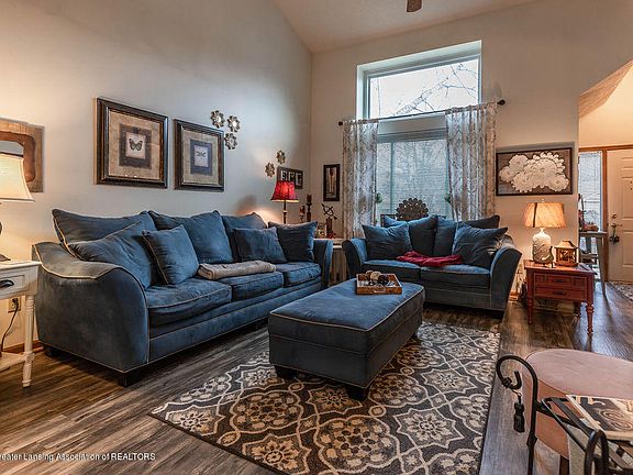 5th image of 200 Winding River Dr