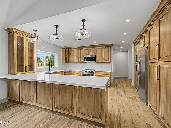 3rd image of 7844 N 17TH Avenue