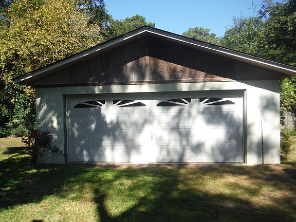Detached 2 Car Garage