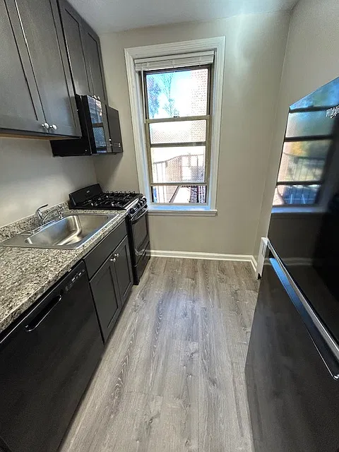 147 Vose Ave — Photo 2