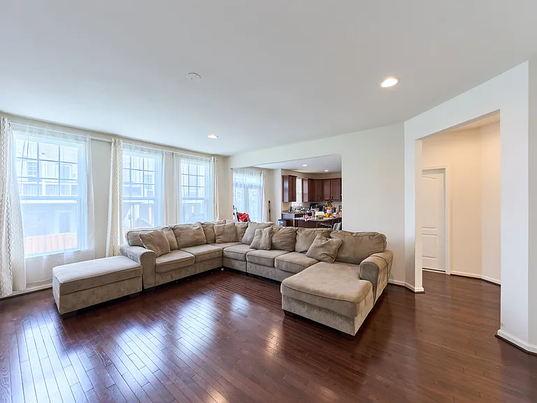 24887 Coventry Grove Ct — Photo 15