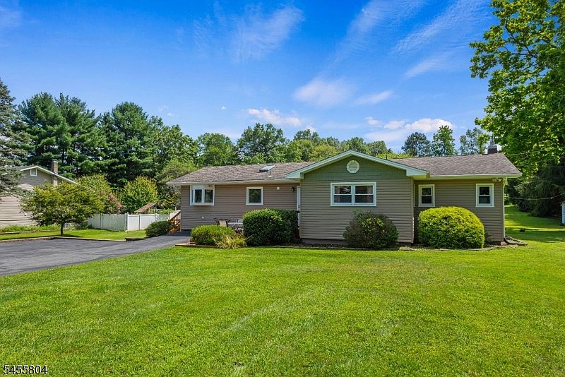 1st image of 39 Cornhollow Rd