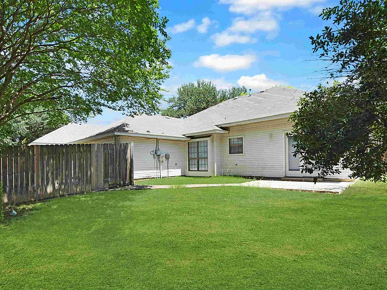 4514 Lone Star Trl — Photo 15