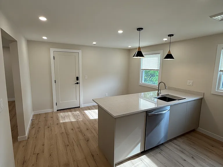 5 Whitman St #2 — Photo 3