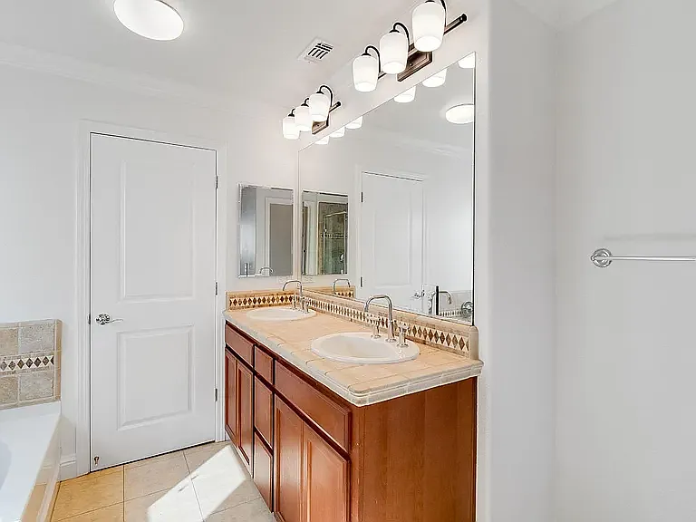 2609 Wisteria Way — Photo 28