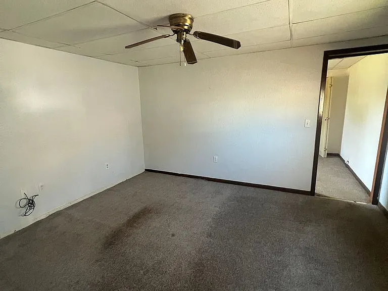 305 E Maple St — Photo 10