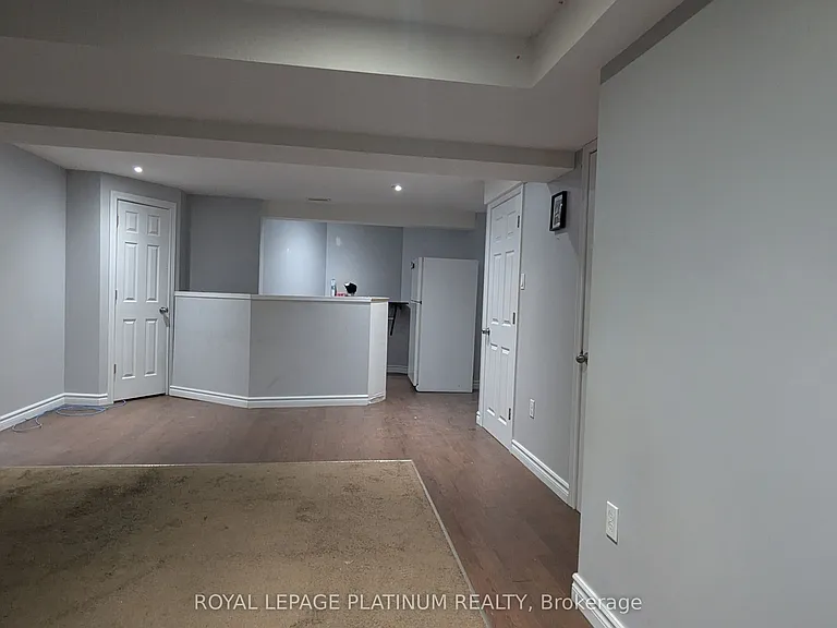 669 Zermatt Dr — Photo 5