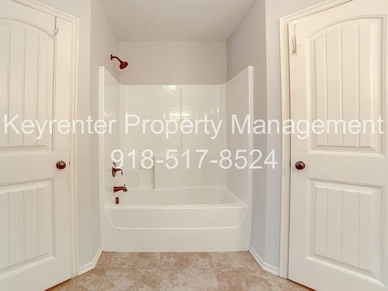 1911 W Canton Pl — Photo 23