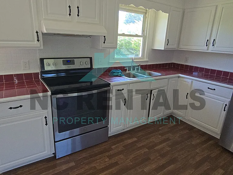 900 Greenwood Blvd — Photo 7