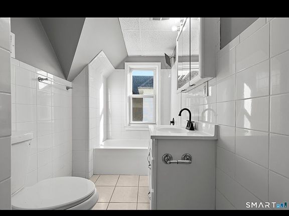 3rd image of 362-364 Sigourney St Floor 3