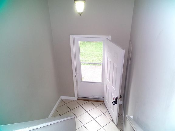 3rd image of 440 Schenkel Ln