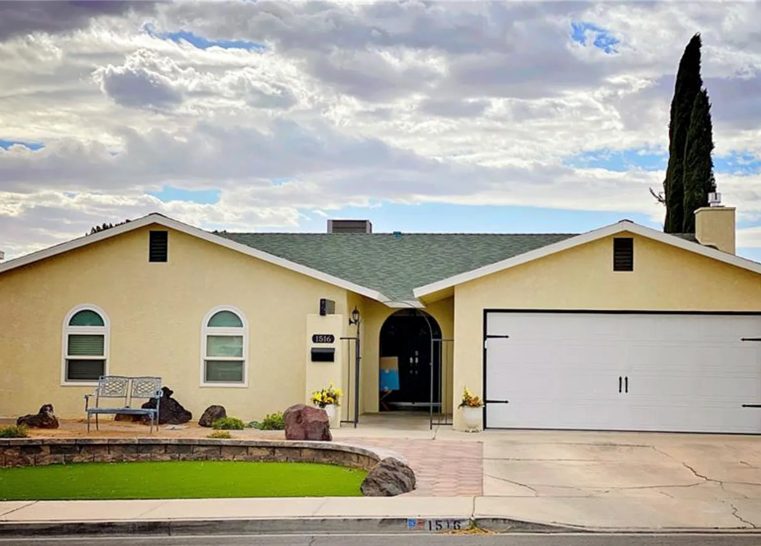 1516 Mancha Dr — Photo 1