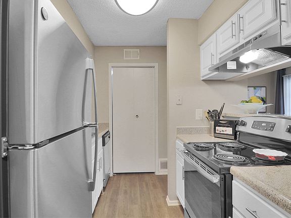 5th image of 5100 Foxridge Dr #333