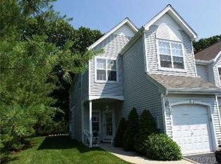 41 Leeward Ct, Port Jefferson, NY 11777