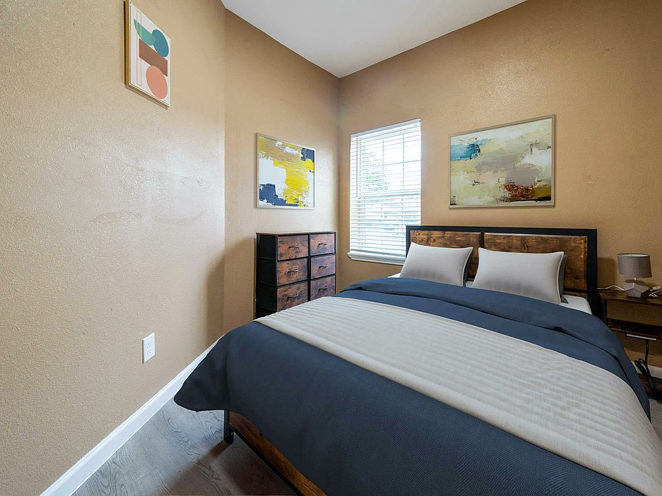 Disclaimer: This photo has been virtually staged. Not all furnishings seen will be included. Please view the virtual tour.