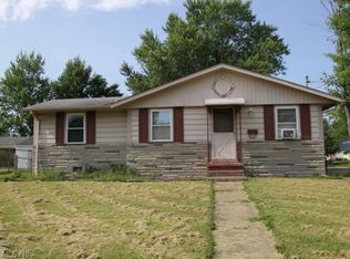 3010 Solar Dr NW, Warren, OH