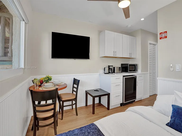 900 N Surf Rd #2 — Photo 37