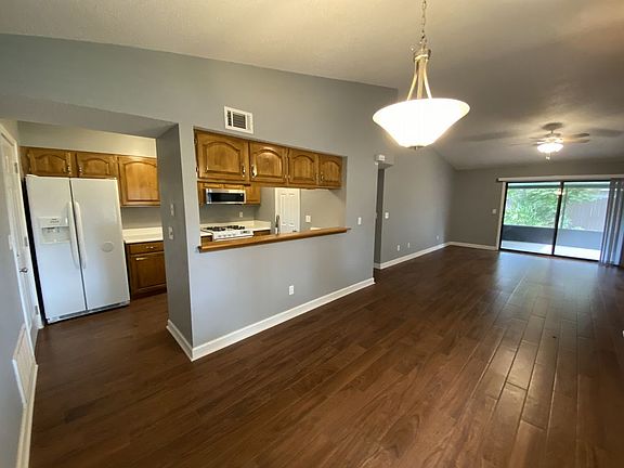 5th image of 3902 Summerwood Ct