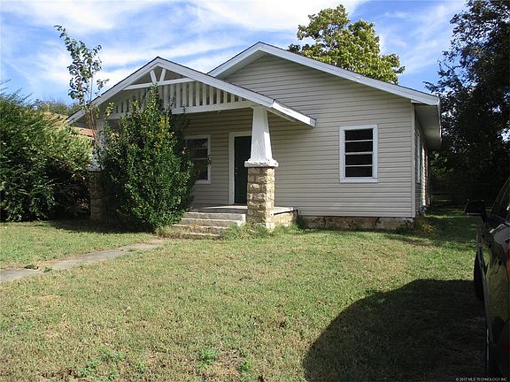 2nd image of 612 N E St