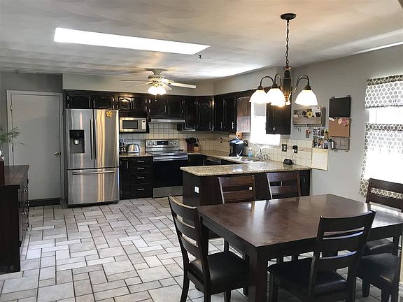3rd image of 629 Stonegate Dr