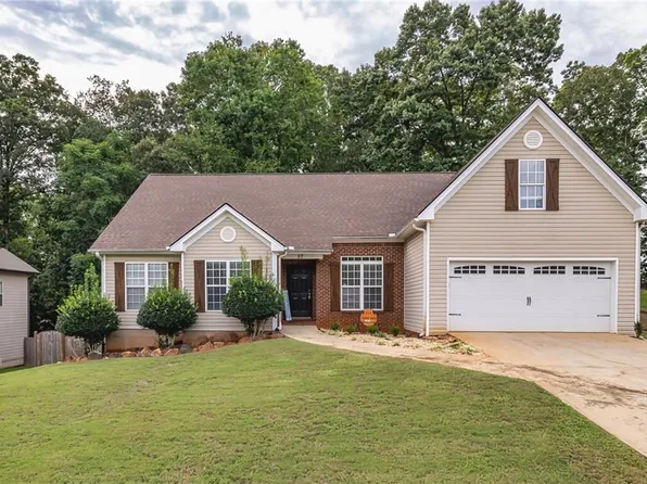 57 Terrace Ridge Dr, Commerce, GA 30529