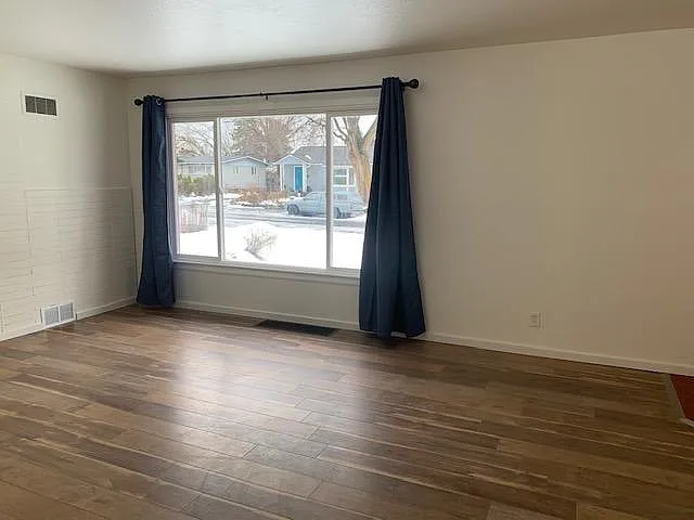 3 bed, 1776 sqft, $2,095 — Photo 2